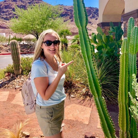 Meet your Posher, Laura - Picture 2 of 2